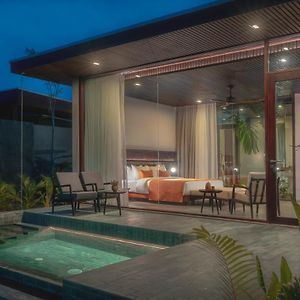 Pool One-Bedroom Villa